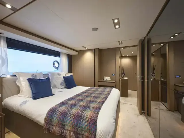 Ferretti Yachts 1000