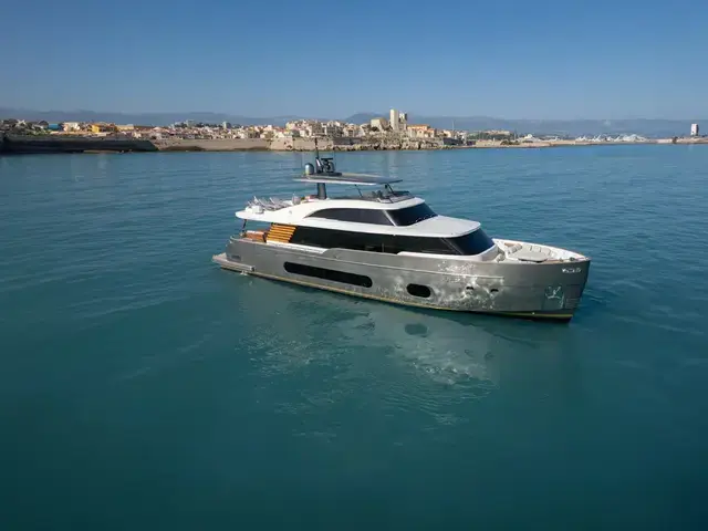 Azimut Magellano 25