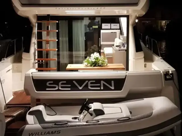 Ferretti Yachts 450