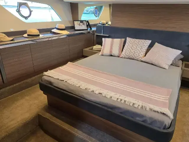 Ferretti Yachts 450