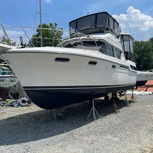 1989 Carver 3807 Motor Yacht