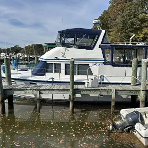 1981 Prairie Boat Works Cockpit Motor Yacht