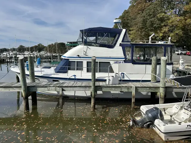 Prairie Boat Works Cockpit Motor Yacht