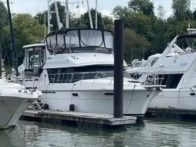 Carver 3807 Motor Yacht