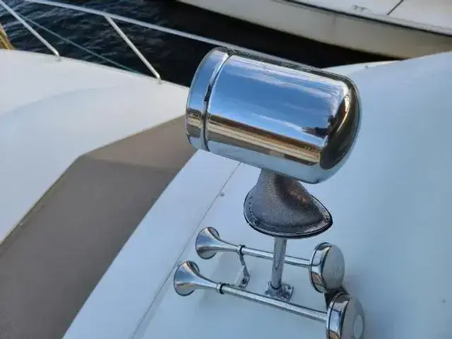 Silverton Aft Cabin Motor Yacht