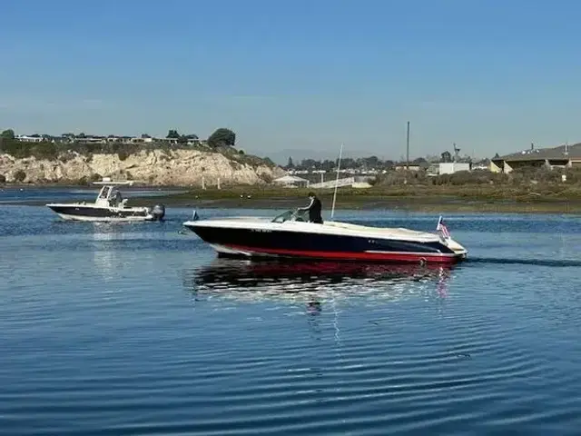 Chris Craft Corsair 28