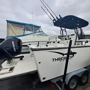 2020 Thresher 25 Center Console