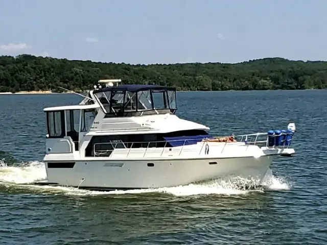 Carver 440 Aft Cabin Motor Yacht