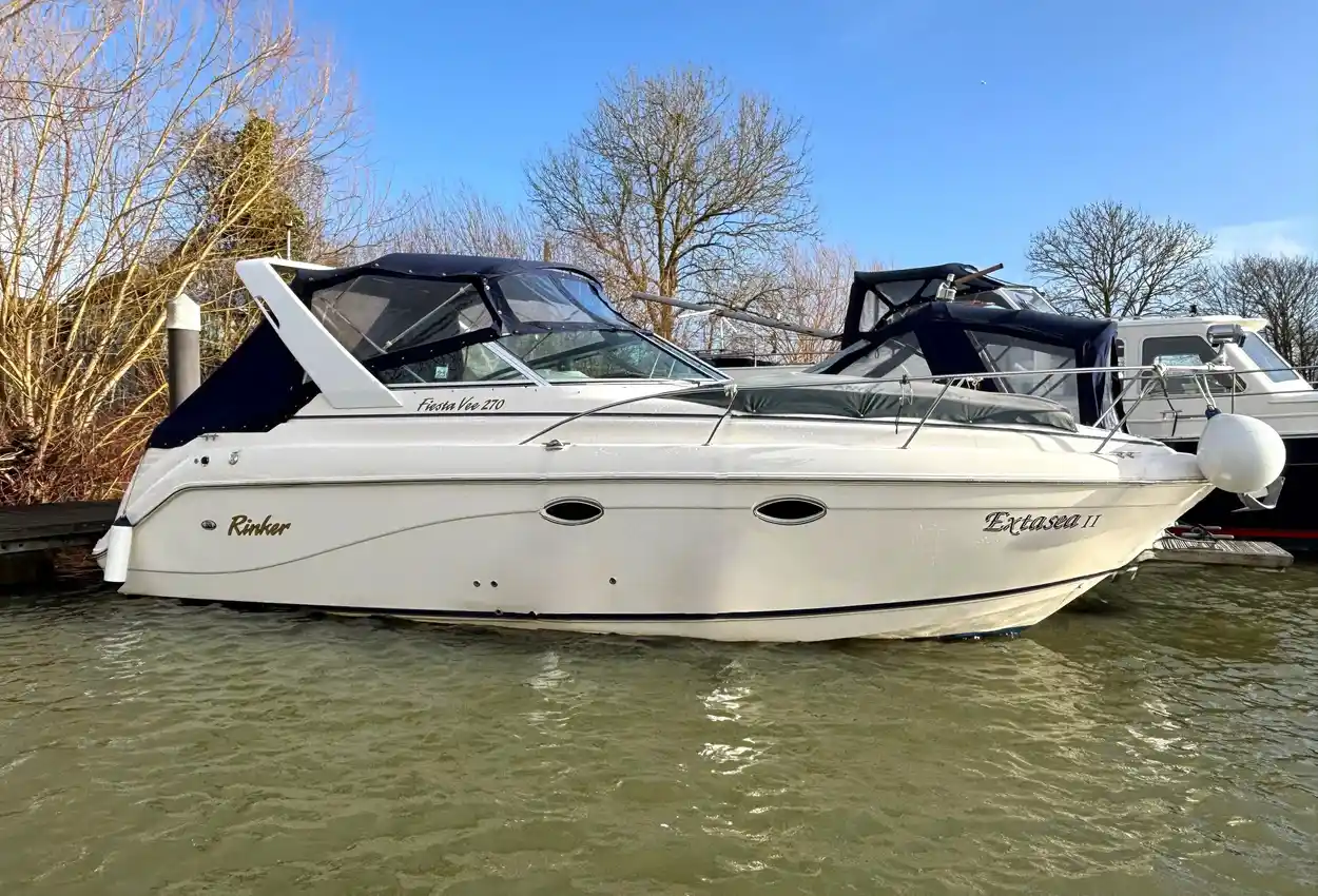 Rinker 270 Fiesta Vee