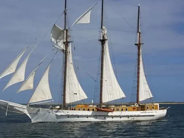 Schooner Custom