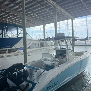 2005 Boston Whaler 240 Outrage