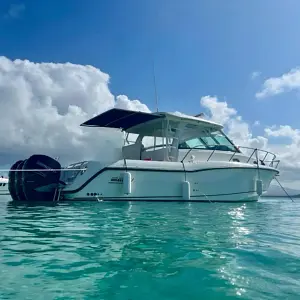 2015 Boston Whaler 345 Conquest