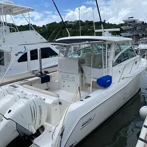 2017 Boston Whaler 345 Conquest