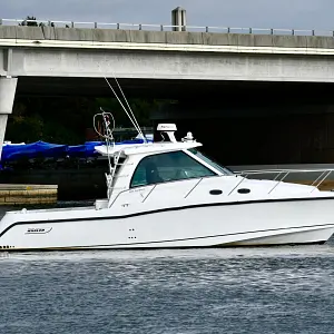 2011 Boston Whaler 345 Conquest