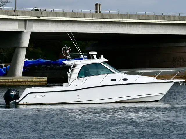 Boston Whaler 345 Conquest