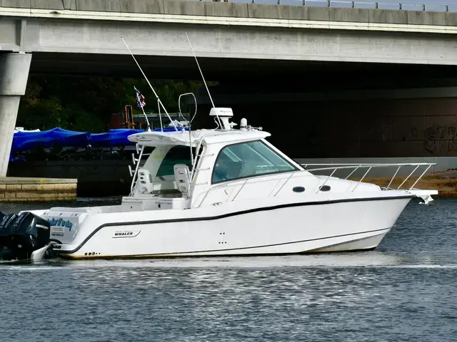 Boston Whaler 345 Conquest