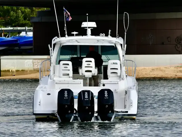 Boston Whaler 345 Conquest