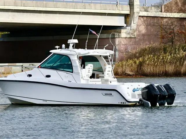 Boston Whaler 345 Conquest