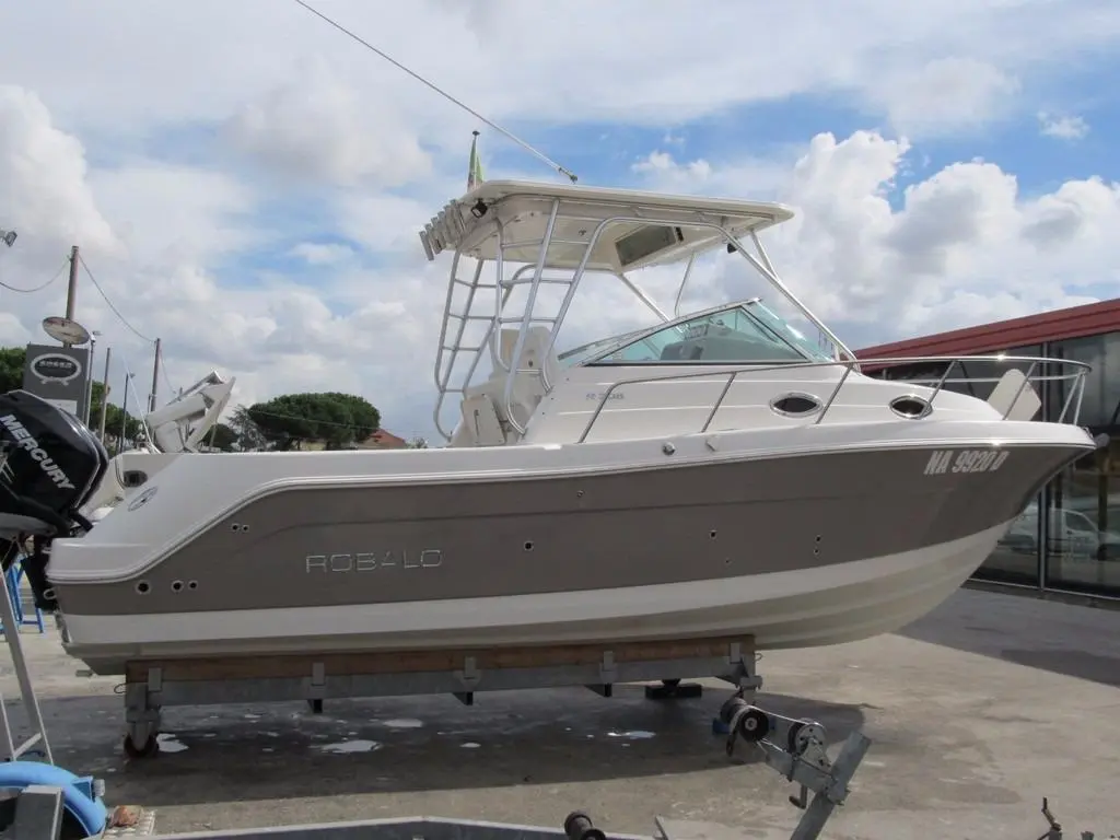 Robalo R305 Walkaround