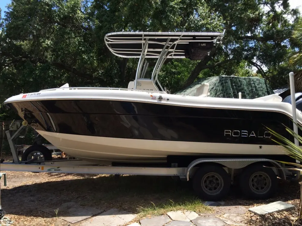 Robalo R222