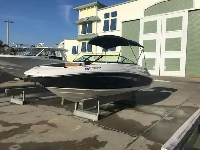 Sea Ray 220 Sundeck for sale in United States of America for $28,995