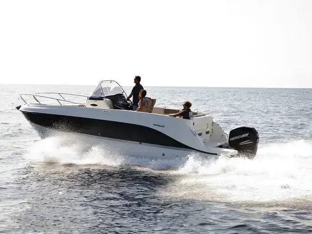 Quicksilver Activ 805 Sundeck