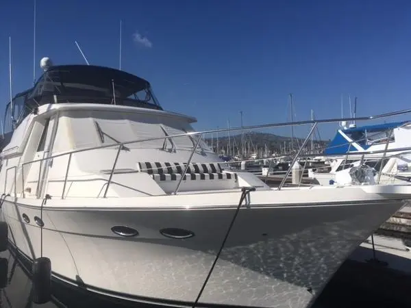 Meridian 490 Pilothouse