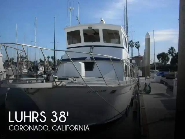 Luhrs 38 Flybridge Sedan