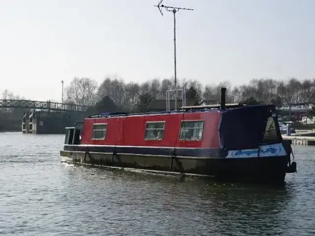 Eggbridge Marina Narrowboat