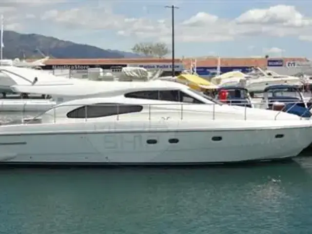 Ferretti Yachts 48