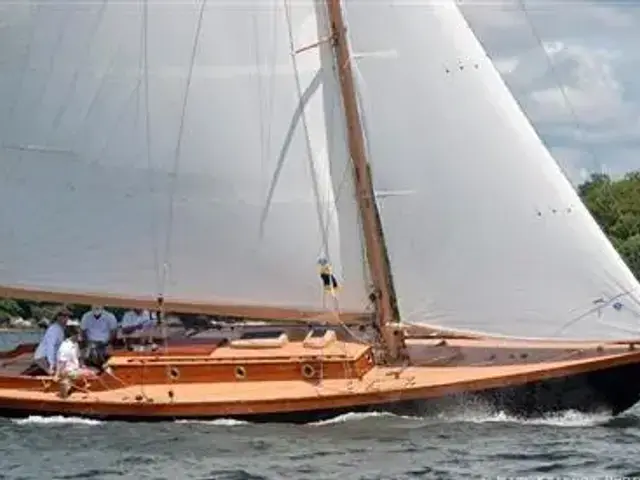 Herreshoff Fishers Island 31