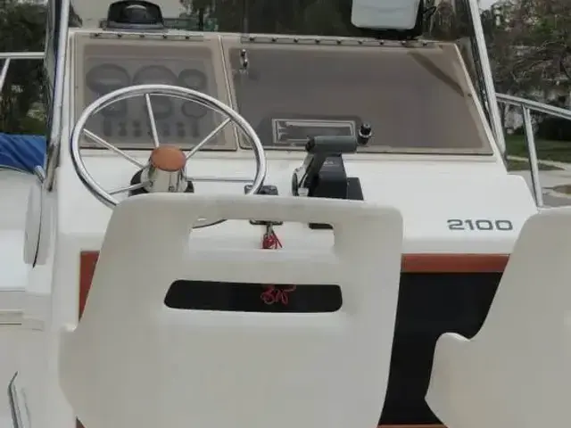 Pursuit 2100 Center Console