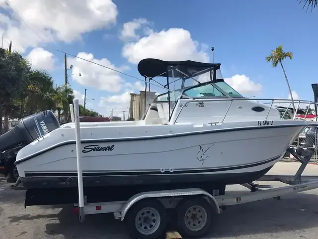 Seaswirl Striper 2101 Walkaround Ob