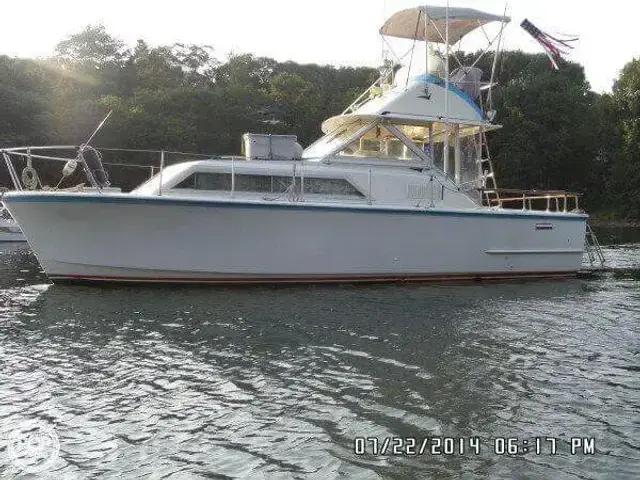 Hatteras 31 Flybridge Cruiser