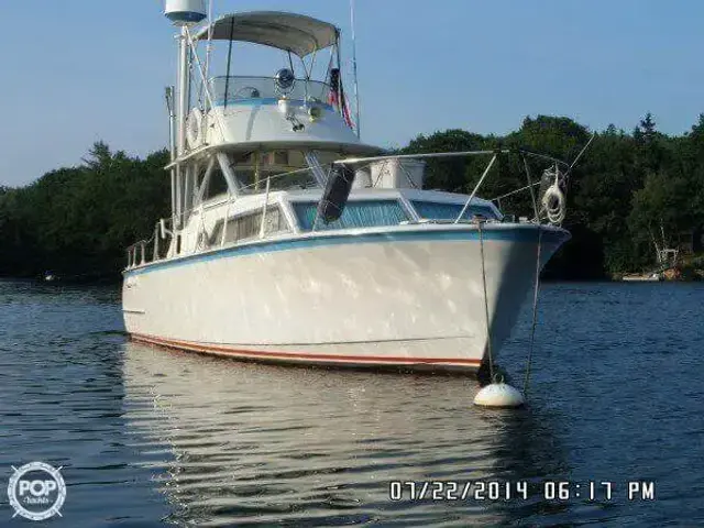 Hatteras 31 Flybridge Cruiser