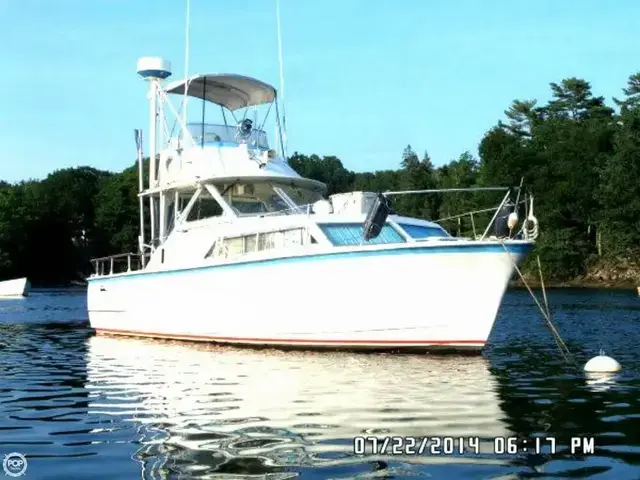 Hatteras 31 Flybridge Cruiser