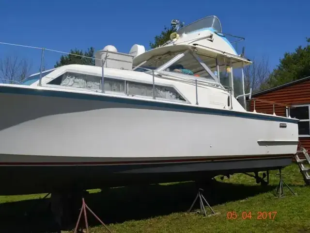 Hatteras 31 Flybridge Cruiser