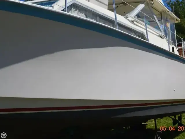 Hatteras 31 Flybridge Cruiser