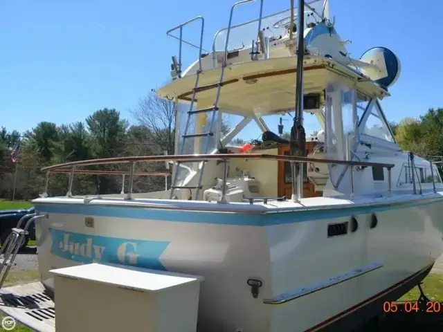 Hatteras 31 Flybridge Cruiser