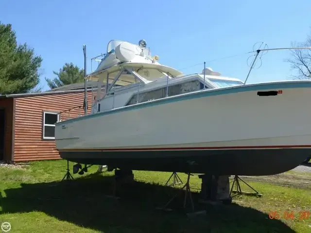 Hatteras 31 Flybridge Cruiser