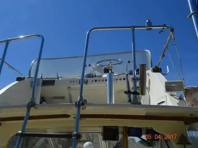 Hatteras 31 Flybridge Cruiser