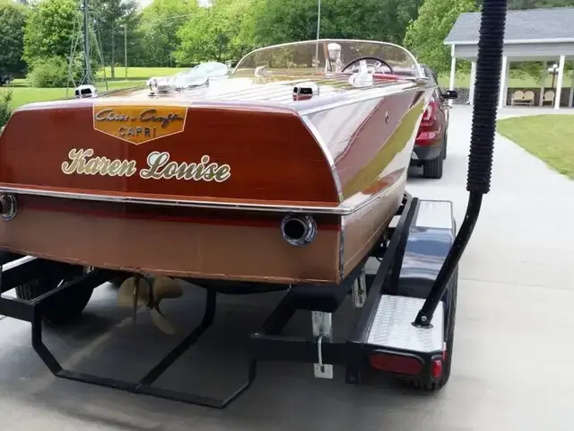 Chris-Craft Capri