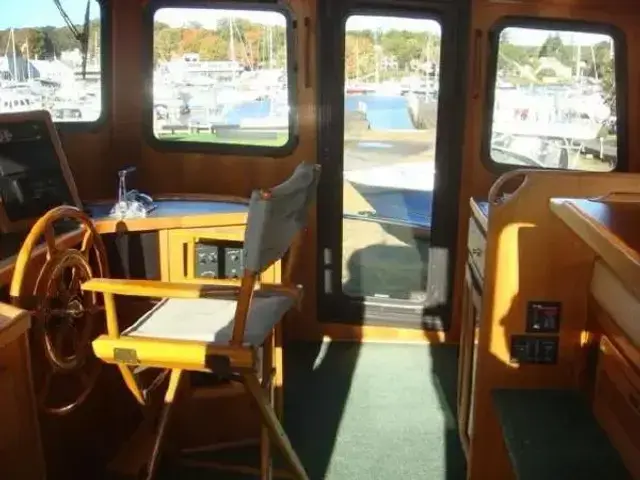 Nordic Tug 42 Flybridge Trawler