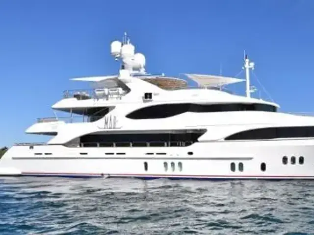 Benetti 145