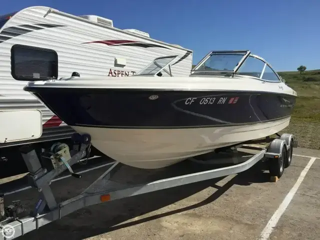 Bayliner Discovery 215