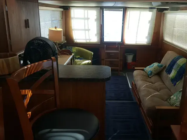 Boatel 35 Houseboat