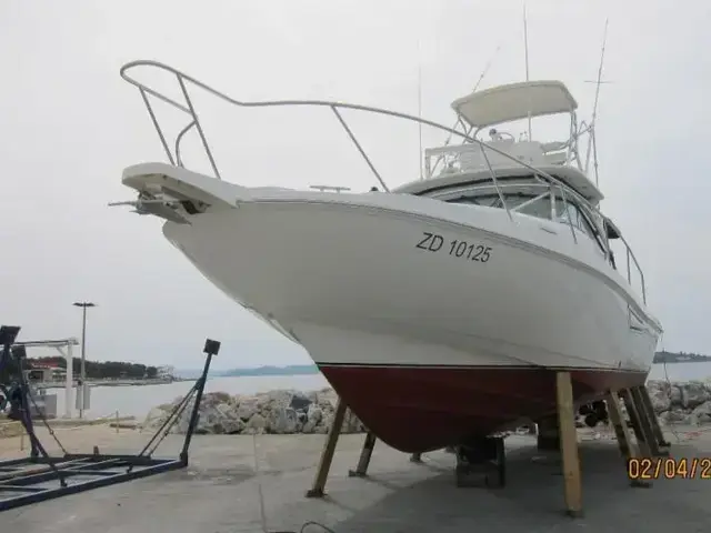 Boston Whaler 34 Defiance