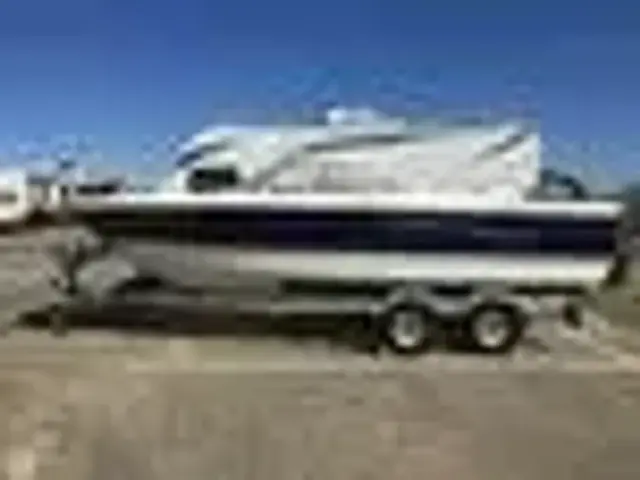 Bayliner Discovery 215