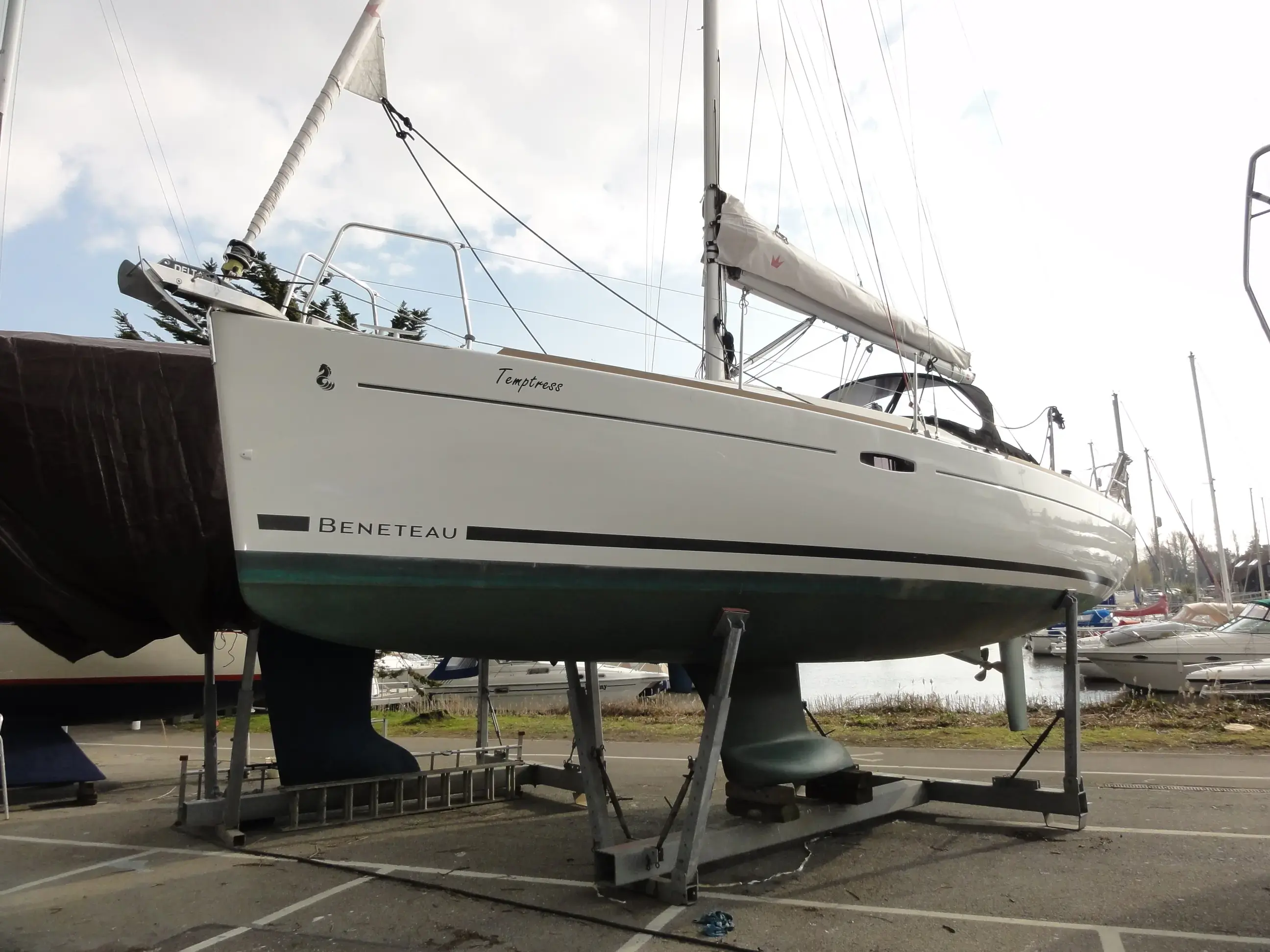 Dufour Oceanis 31