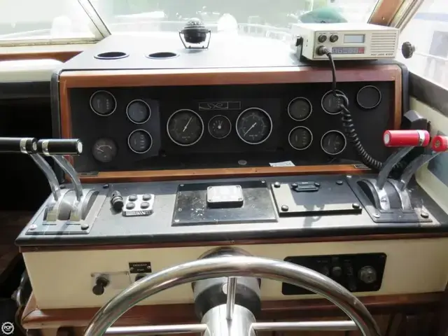 Sea Ray 300 Sedan Bridge